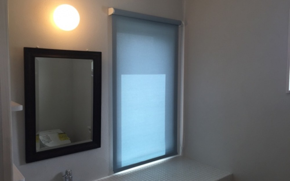 爽やかなブルーのロールスクリーン