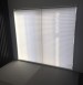 畳スペースの窓には、すっきりとプリーツスクリーンをお付けしました。 UVカット・撥水効果もある素材で、見た目だけでなく機能性もばっちりです！