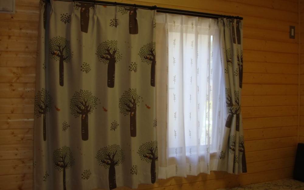 木の柄のカジュアルコーディネート オーダーカーテン専門店 ディマンシェ 木の柄のカジュアルコーディネート オーダーカーテン専門店 ディマンシェ