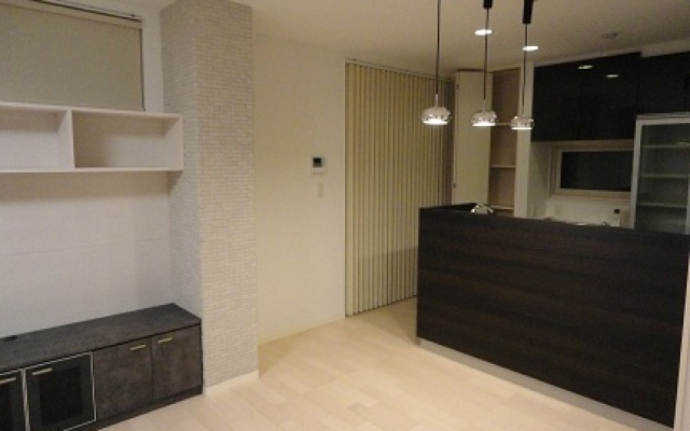 モダン&スタイリッシュな空間に溶け込むウィンドウトリートメント