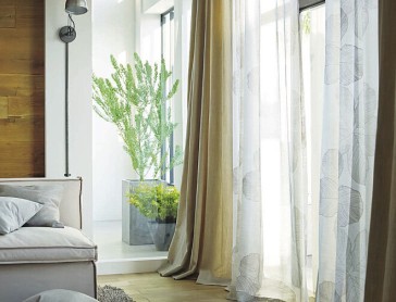 カーテン×ラグ コーディネート術