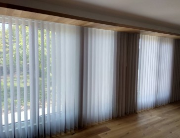 調光縦型ブラインド『エアレ』 施工事例のご紹介