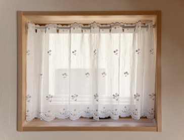 暮らしをちょっと素敵にする“カフェカーテン”の魅力