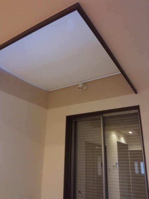 冷暖房効率up 吹抜けにおすすめロールスクリーン オーダーカーテン専門店 ディマンシェ